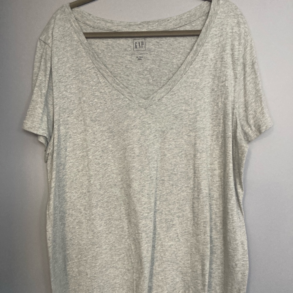 GAP Women's Light Gray V-Neck Tee